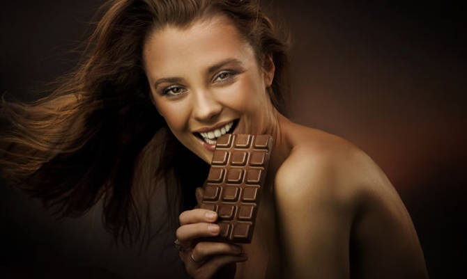 Il cioccolato alleato dei golosi: aiuta a perdere peso se assunto in piccole dosi