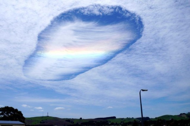 Bizzarre nubi sorvolano i cieli dell’Australia: che cosa sono?