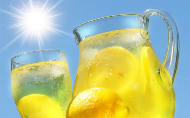 Bere acqua e limone per depurare il nostro organismo