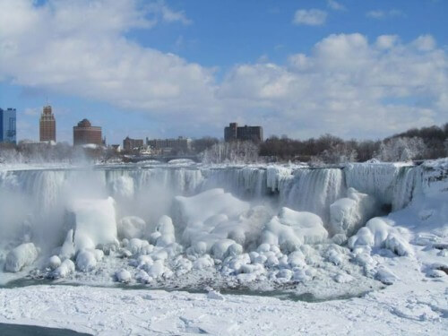 Cascate del Niagara ghiacciate, foto spettacolari