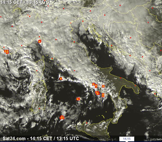 Vortice perturbato a NW della Sardegna, temporali sulla Campania - sat24.com