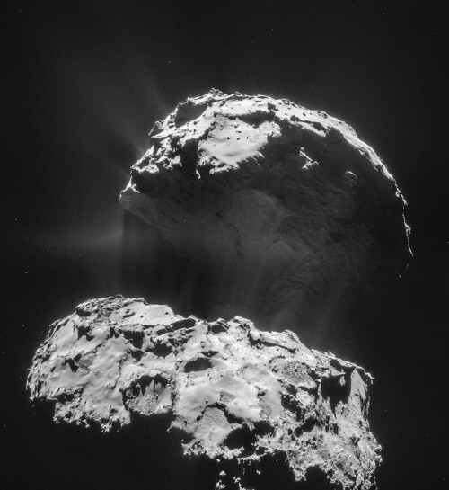 La sonda Rosetta ci regala una straordinaria foto della cometa 67P/Churyumov-Gerasimenko