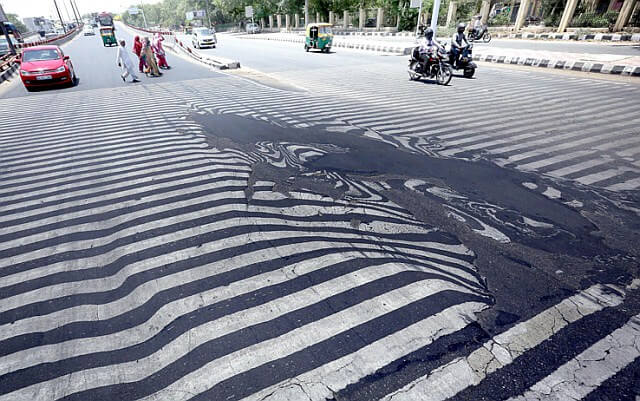 Ondata di caldo in India: bilancio di 2200 morti, si scioglie anche l’asfalto