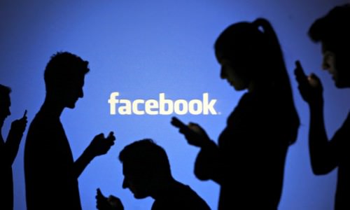 Controllare un dipendente su Facebook non è reato, indignazione sul web