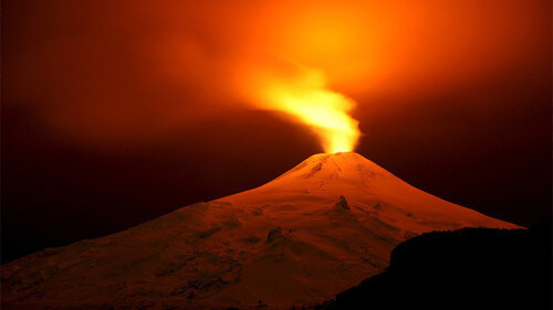 Cosa succederebbe se si buttasse una bomba nucleare in un vulcano?