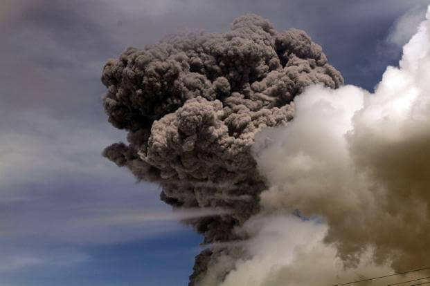 Cotopaxi, il vulcano fa paura: cenere inizia a cadere su Quito