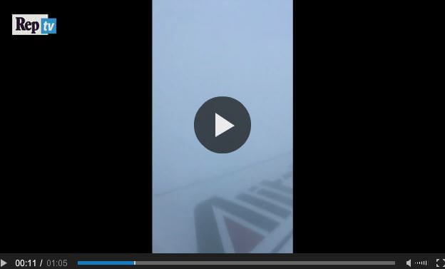 Aereo Alitalia colpito dalla grandine grossa sulla tratta Roma-Milano, il video fa il giro del mondo