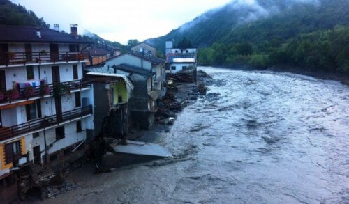 Alluvione Emilia-Romagna: situazione critica in provincia di Piacenza, ponti ed abitazioni crollate