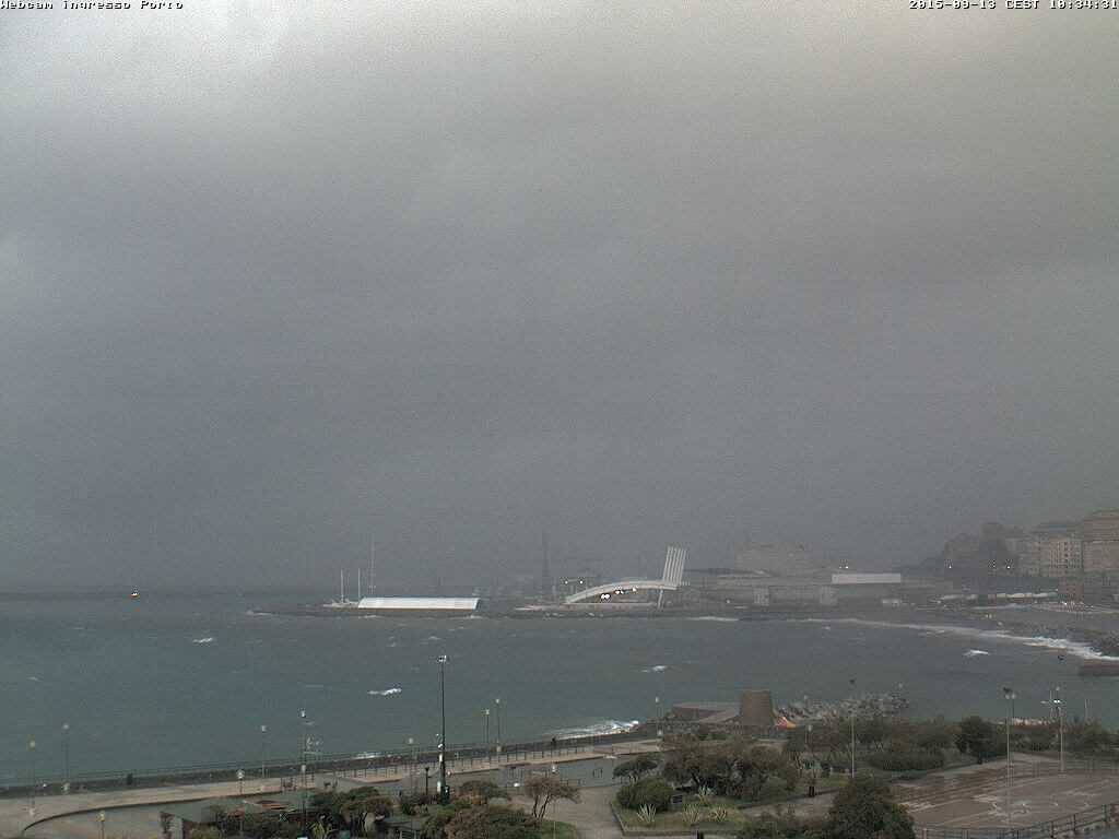 Maltempo Liguria, Genova sotto pesante nubifragio, temporali stazionari nelle prossime ore