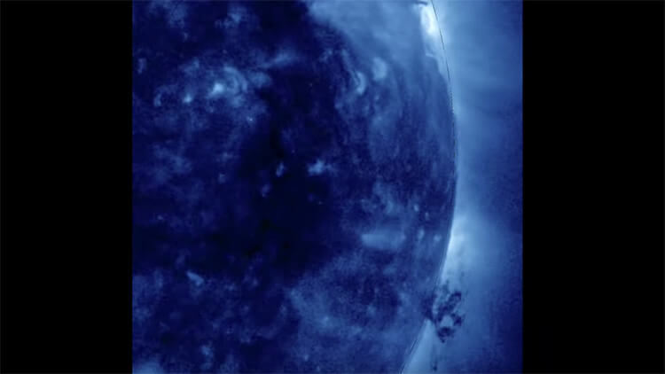 Spazio, filmato un gigantesco tornado di plasma sulla superficie del Sole