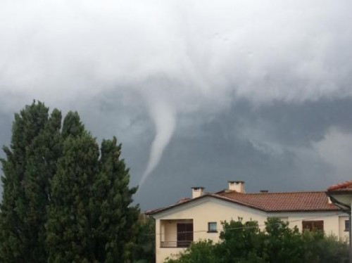 Tornado in Toscana, segnalati danni a Vada nei pressi di Rosignano Solvay