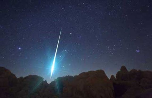 Enorme meteorite sorvola i cieli del Sud Italia, boom di segnalazioni in Calabria