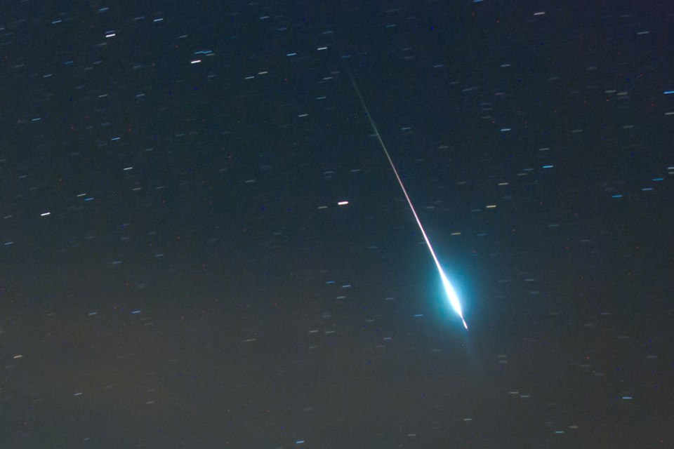 Scia Luminosa appena avvistata al Nord Italia, si tratta di un meteorite delle Tauridi