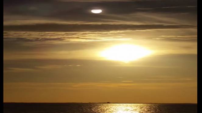 Una sfera luminosa sopra il Sole e rispunta la teoria su Nibiru