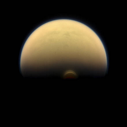 La sonda Cassini scopre una nube spaventosa su Titano