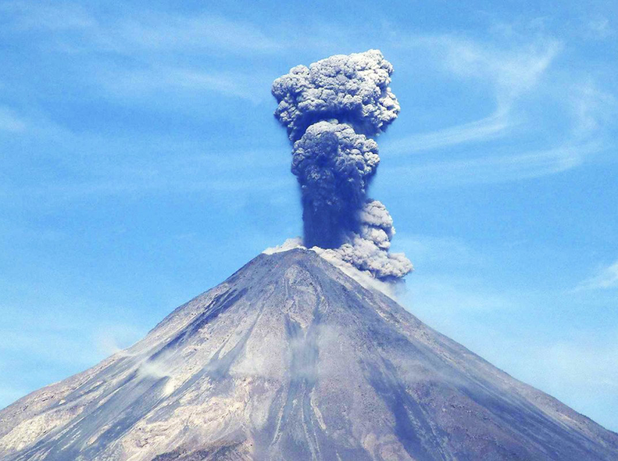 Vulcano Colima: nuova eruzione spaventa il Messico