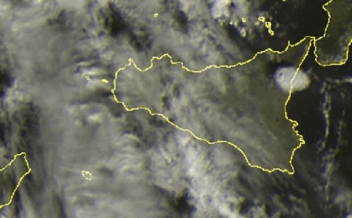 Eruzione Etna: la nube di cenere vista dal satellite
