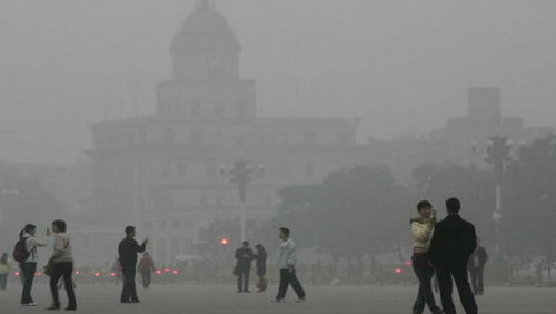 Inquinamento, allarme a Pechino: bloccata la circolazione veicolare