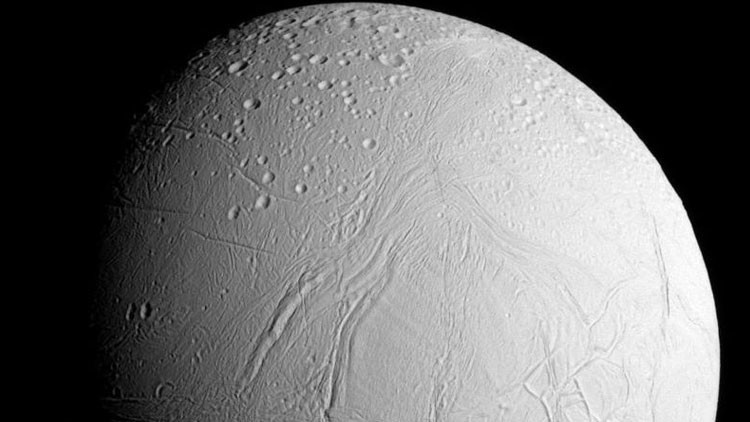 Saturno, misterioso ritrovamento sulla Luna Encelado