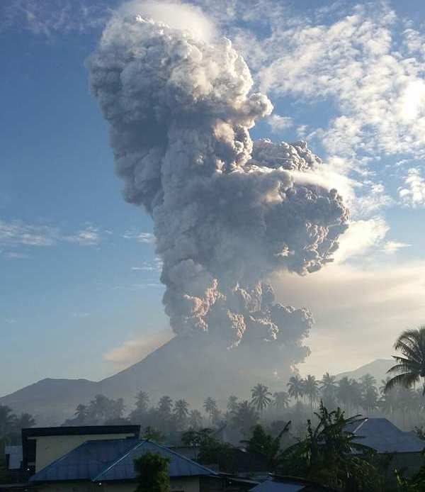 Vulcano Soputan, violenta eruzione nella giornata di ieri