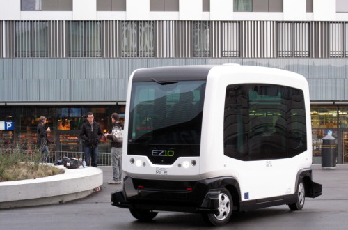 Olanda: inventato l’autobus con pilota automatico