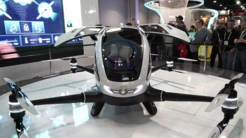 Droni in grado di trasportare persone, presentato il prototipo