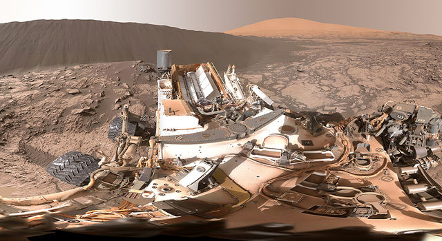 Marte, Curiosity invia la prima foto di una duna