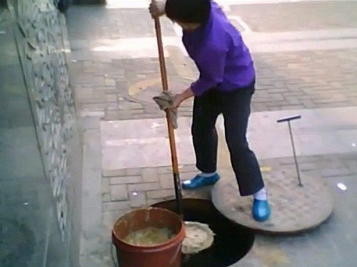 Cina: non si arresta l’utilizzo di olio di fogna per cucinare