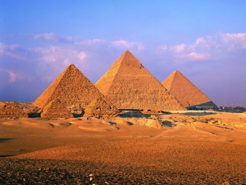 Attentato contro bus turistico vicino alle Piramidi di Giza, 4 morti e 14 feriti