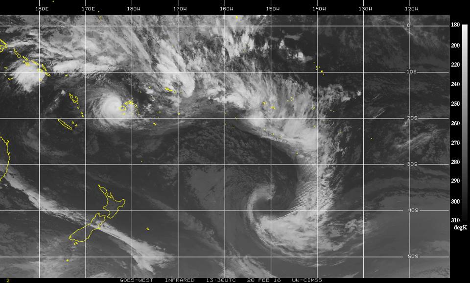 Ciclone Winston sulle Isole Fiji, landfall al massimo della sua forza, venti fino a 350 chilometri orari