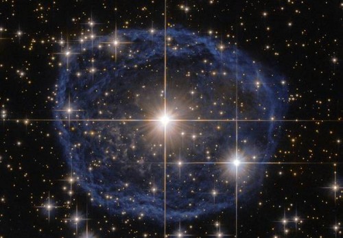 Stella a bolla di sapone: l’incredibile scatto di Hubble