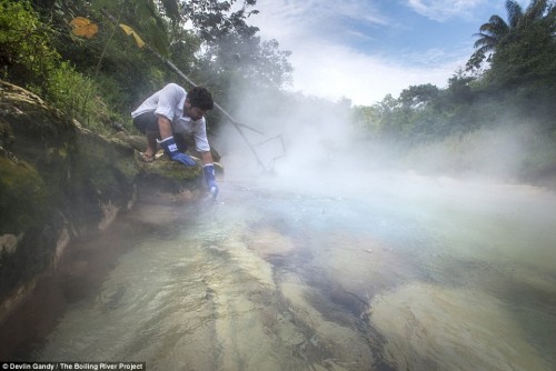 Amazzonia, incredibile: scoperto un fiume che bolle