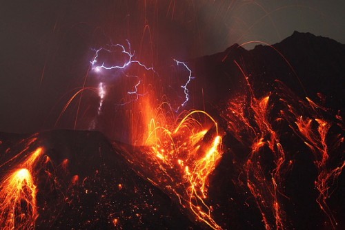 Giappone, violenta eruzione del vulcano Sakurajima