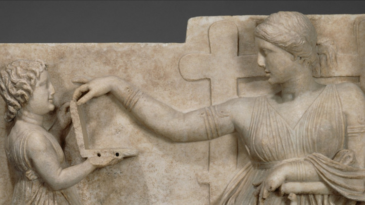Archeologia: oggetto misterioso in un’antica scultura