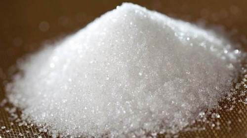 Salute: mangia quaranta cucchiai di zucchero al giorno, le conseguenze