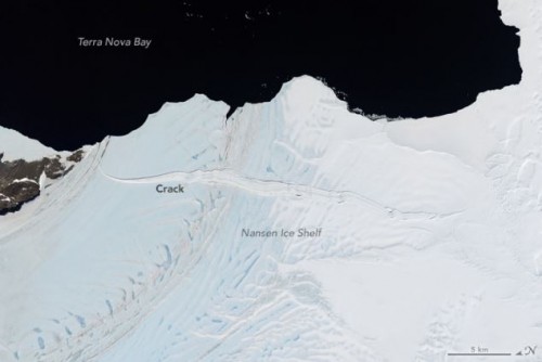 Antartide: iceberg in formazione sulla piattaforma di ghiaccio Nansen