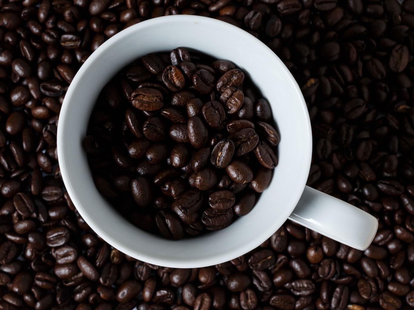 Salute, bere caffè ogni giorno riduce l’insorgere della sclerosi multipla