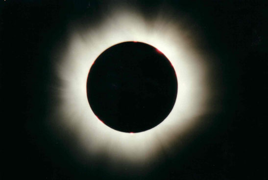 Eclissi solare totale, ecco dove e come osservarla