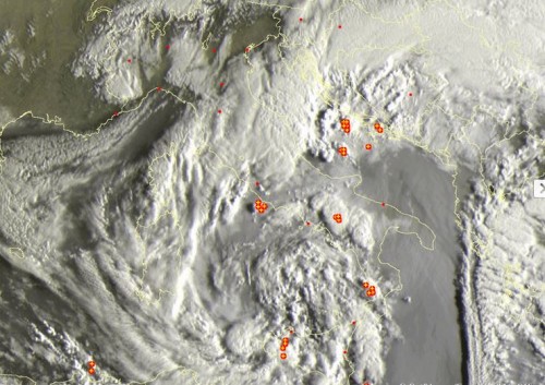 Maltempo, Italia invasa dai temporali e dal pulviscolo sahariano