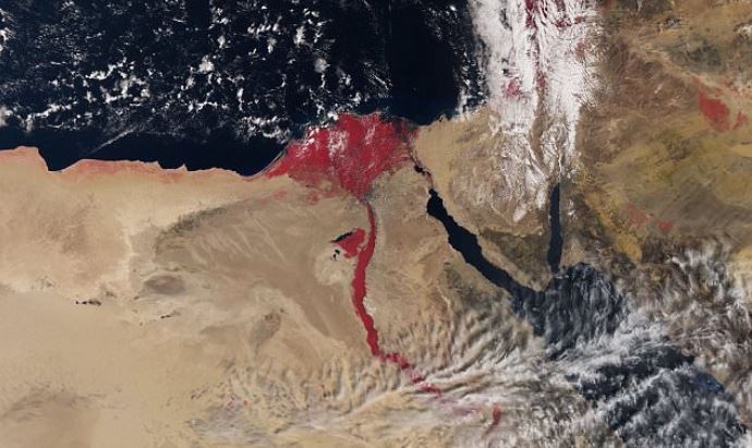 Nilo dallo spazio color rosso sangue, è l’effetto della vegetazione