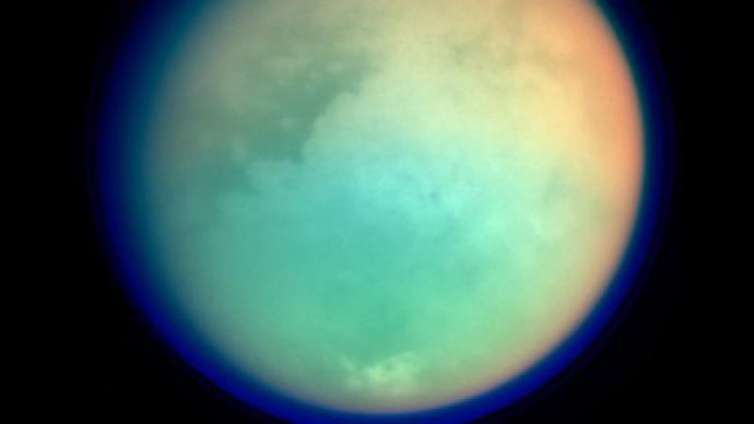 Titano, scoperto misterioso materiale formato da benzene ed etano