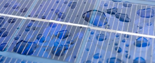 Pannelli solari in grafene che generano energia con la pioggia, ecco il progetto