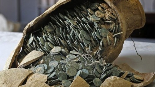 Seicento chili di monete: l’incredibile tesoro trovato in Spagna