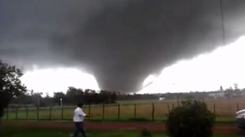 Uruguay: il video dello spaventoso tornado che ha devastato Dolores