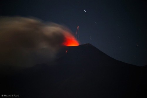 Etna, nuova spaventosa eruzione: scatta l’allerta