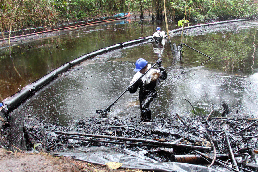 Perù: nuovo spaventoso sversamento di petrolio nel fiume Marañón