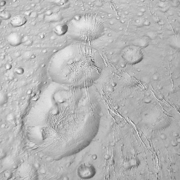 Encelado, nuove rivelazioni sull’interno della luna di Saturno