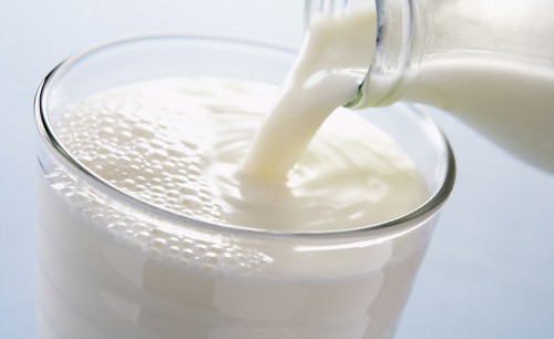 Si può andare in overdose di latte? Sì, ecco cosa è accaduto a un uomo