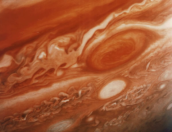 Giove, la sonda Juno a pochi passi dall’infernale atmosfera