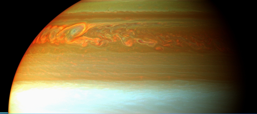 Saturno ha gigantesche tempeste che durano per centinaia di anni